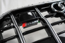Audi Q8 2018– Sprednja maska SQ-Style (2018-2023, črna s kromom) fotografija 9