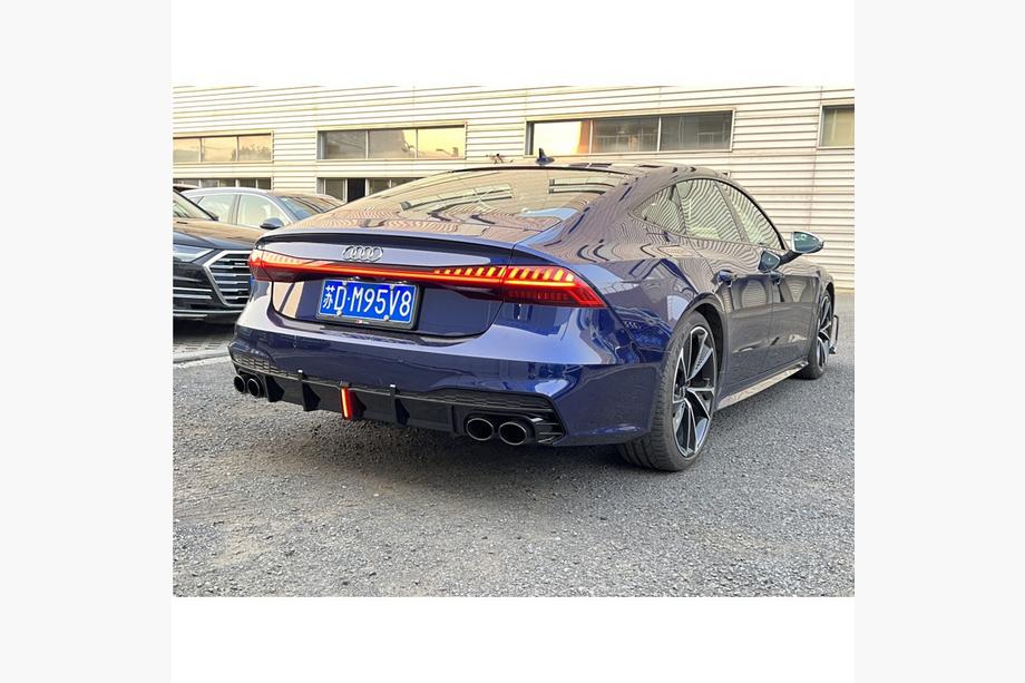 Audi A7 2018– Zadnji difuzor z izpušnimi zaključki S-Style Image