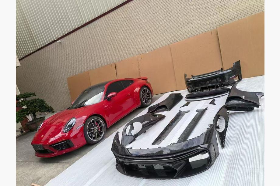 Porsche 911 (992) 2018– Carbon body kit komplet Image