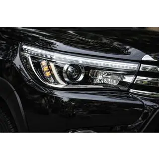 Sprednji žarometi OEM V2 2015-2019 (za ksenonsko žarnico ali LED, 2 kosa) Toyota Hilux 2015– fotografija 1