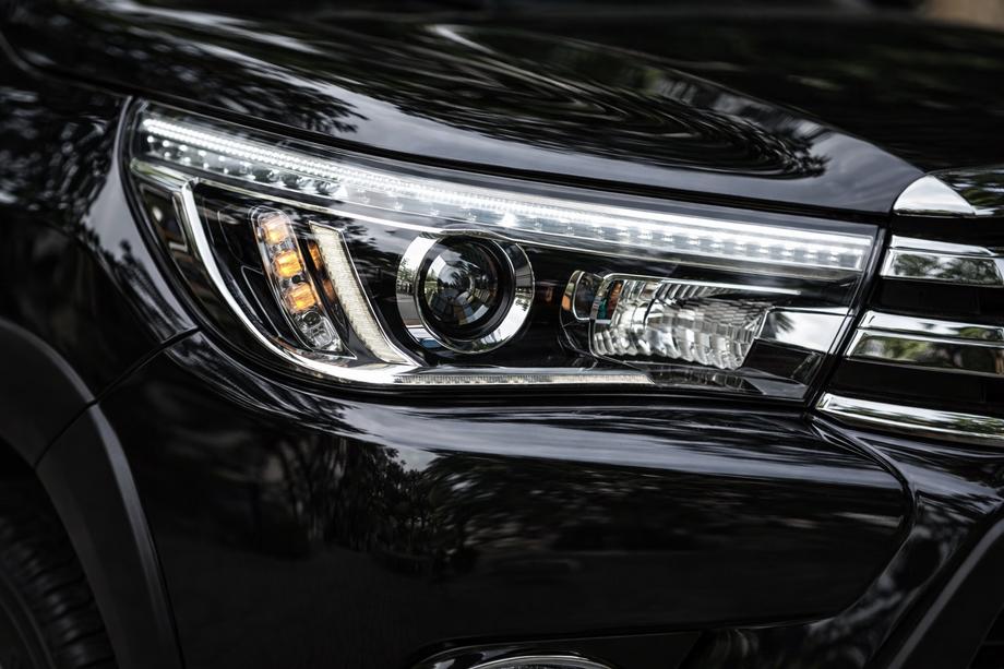 Toyota Hilux 2015– Sprednji žarometi OEM V2 2015-2019 (za ksenonsko žarnico ali LED, 2 kosa) Image