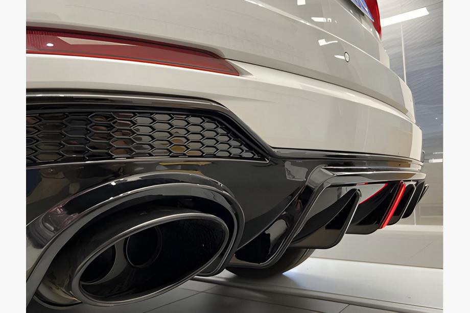 Audi Q3 2019–2025 Zadnji difuzor z izpušnimi zaključki QRS-Style Image