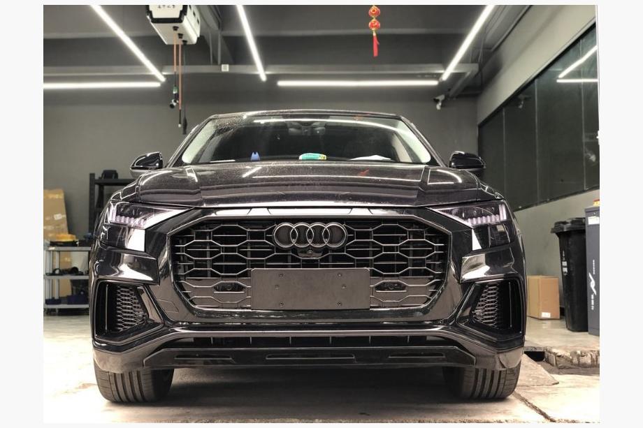 Audi Q8 2018– Sprednja maska hladilnika RSQ-Style (2018-2023, črna) Image