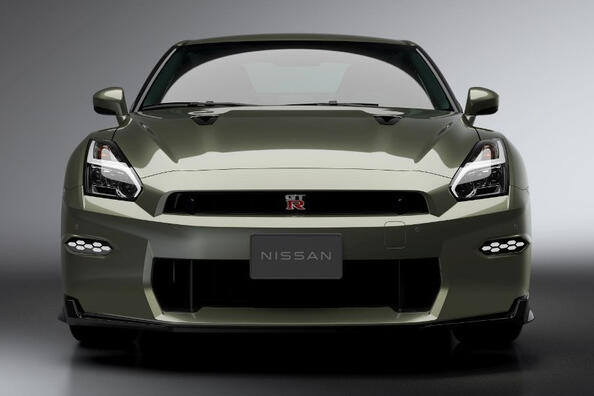 Posodobljeni Nissan GT-R 2023: pregled športnega kupeja