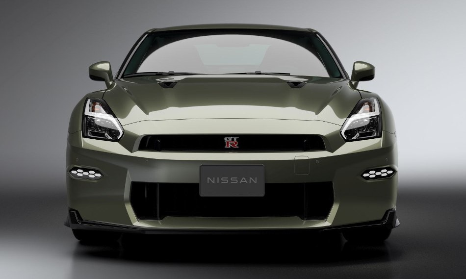 Posodobljeni Nissan GT-R 2023: pregled športnega kupeja