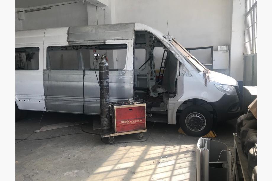 Mercedes Sprinter W907/W910 2018– Komplet za podaljšanje karoserije Srednji del Image