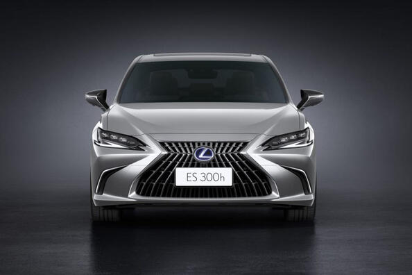 Posodobljeni Lexus ES: slog in udobje v vsaki podrobnosti