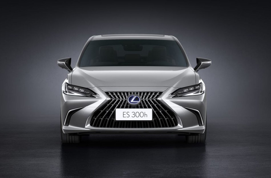 Posodobljeni Lexus ES: slog in udobje v vsaki podrobnosti