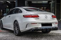 Mercedes E-class coupe C238 2016–2024 Zadnji difuzor Black z izpušnimi zaključki Black (AMG53 dizajn) fotografija 1