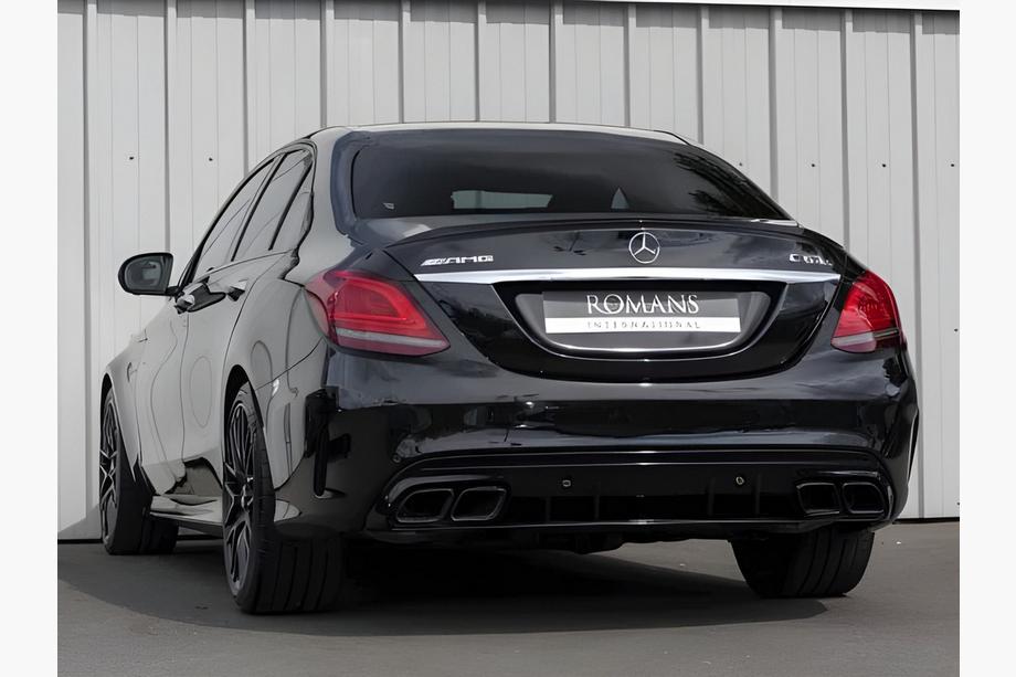 Mercedes C-class W205 2014–2021 Zadnji difuzor z izpušnimi zaključki, črn (Dizajn C63 2018-2021) Image