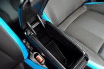 Fiat 500/500L 2013–2022 Naslon za roko (v držalo za pijačo) fotografija 3