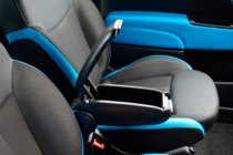 Fiat 500/500L 2013–2022 Naslon za roko (v držalo za pijačo) fotografija 2
