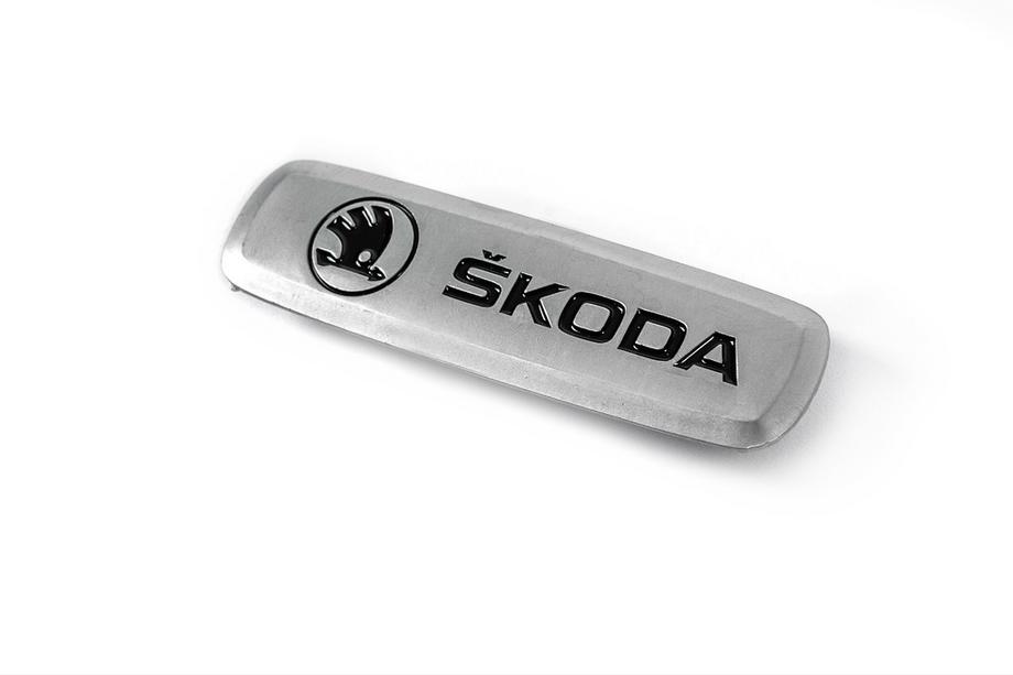 Skoda Aluminijasta značka za avtomobilske preproge (1 kos) Fotografija 1