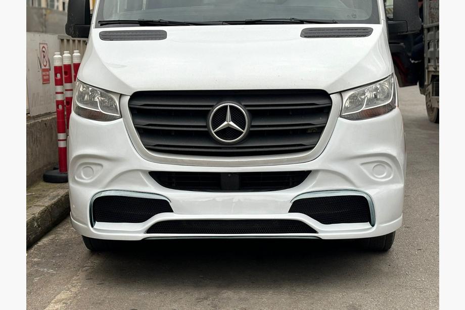 Mercedes Sprinter W907/W910 2018– Lip spojler sprednjega odbijača V2 (za lakiranje) Image
