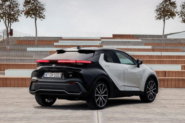 Pregled: stilski hibridni crossover Toyota C-HR (2. generacija) Fotografija 5