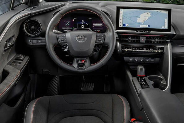 Pregled: stilski hibridni crossover Toyota C-HR (2. generacija) Fotografija 6