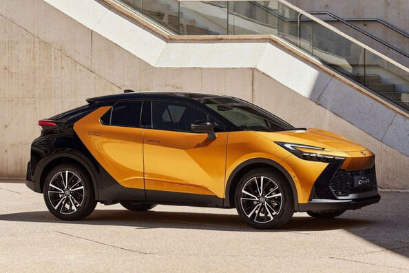 Pregled: stilski hibridni crossover Toyota C-HR (2. generacija) Fotografija 2