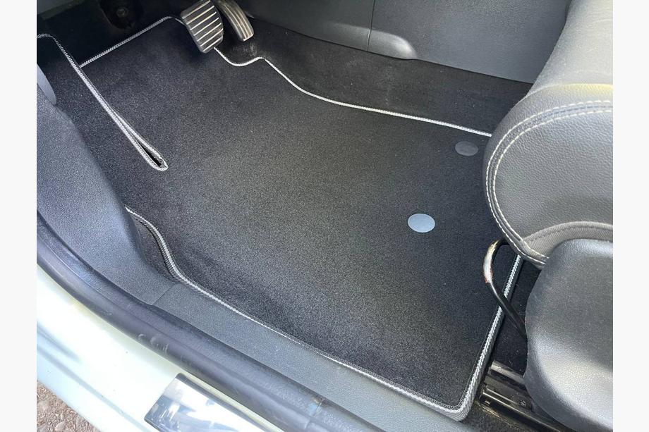 Renault Megane III 2009–2016 Tekstilni avtomobilski tepihi Premium SW (črni) Image