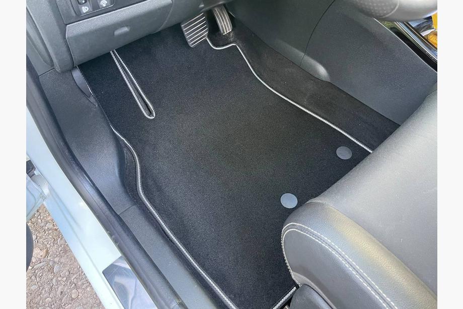 Renault Fluence 2009–2016 Premium tekstilni tepihi (črni) Image