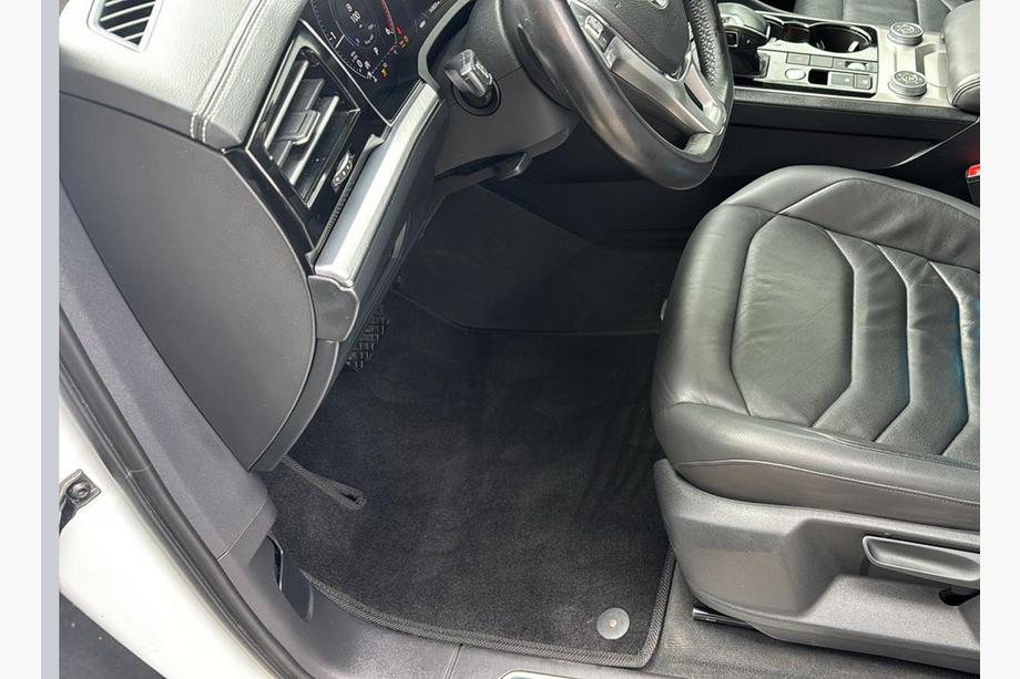 Volkswagen Touareg 2018– Premium tekstilni tepihi (črni) Image