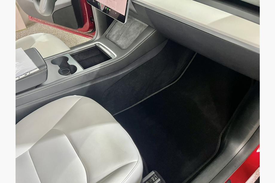 Tesla Model Y 2020– Premium tekstilne preproge (2020-2024, črne) Fotografija 2
