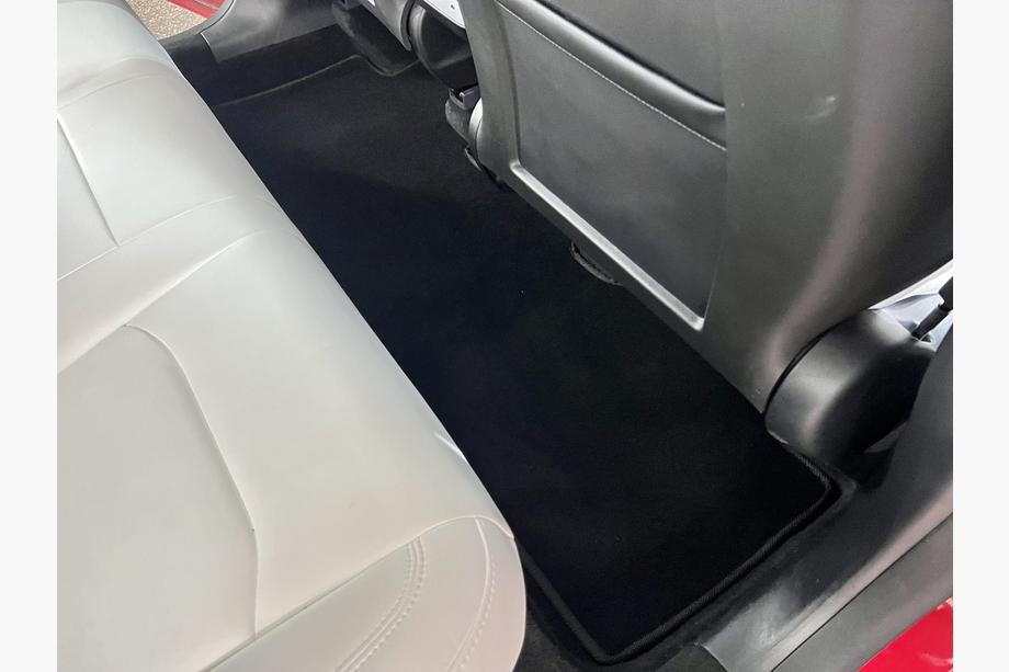 Tesla Model Y 2020– Premium tekstilne preproge (2020-2024, črne) Fotografija 3