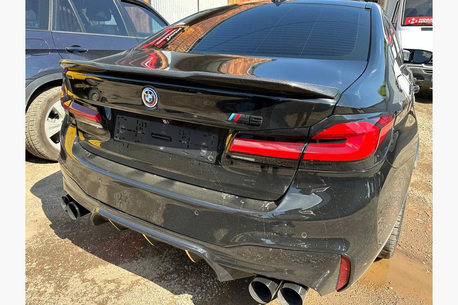 BMW serija 5 G30/G31 2017–2023 Spojler V2 (za G30/F90, karbon) Image