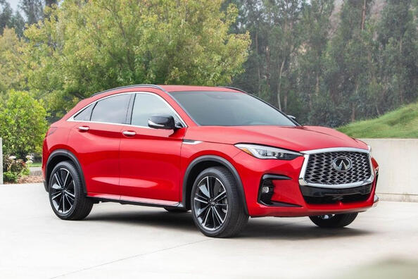 Test premijskega križanca Infiniti QX55