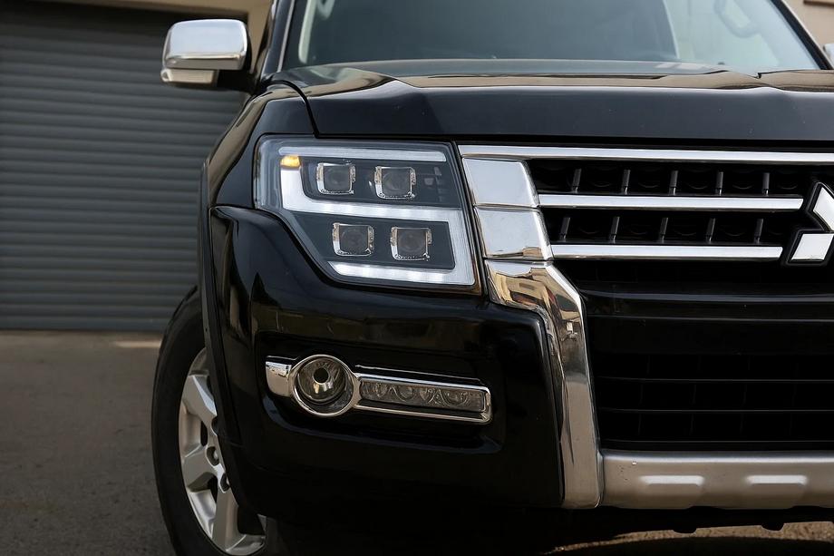 Mitsubishi Pajero Wagon IV 2006–2021 LED sprednji žarometi (2 kos) Image
