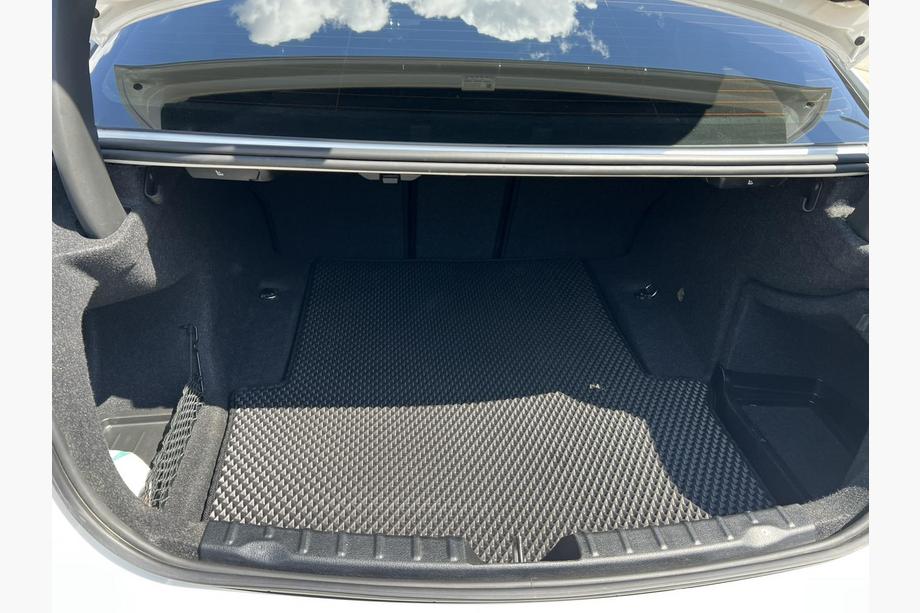 BMW serija 3 F30/F31 2012–2019 Podloga za prtljažnik za F30, štirikolesni pogon, črna Image