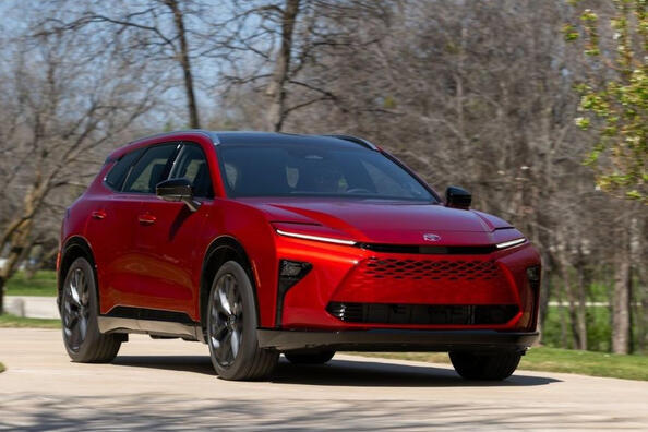 Toyota Crown Signia: pregled hibridnega križanca in cene v ZDA