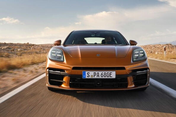 Porsche Panamera Turbo 2024: pregled hibridnega liftbacka