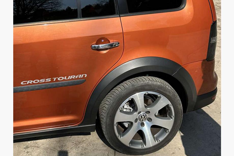 Volkswagen Touran 2010–2015 Kromirane obloge kljuk vrat (4 kosi, nerjavno jeklo) Carmos - turško nerjaveče jeklo Fotografija 3