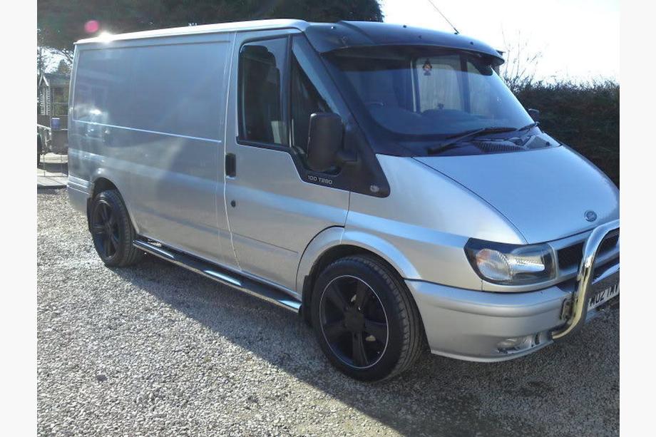 Ford Transit 2000–2014 Vizir na vetrobransko steklo (črn sijaj, 5 mm) Fotografija 12