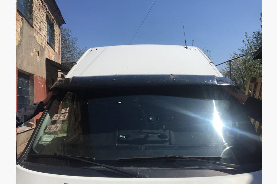 Ford Transit 2000–2014 Vizir na vetrobransko steklo (črn sijaj, 5 mm) Fotografija 5