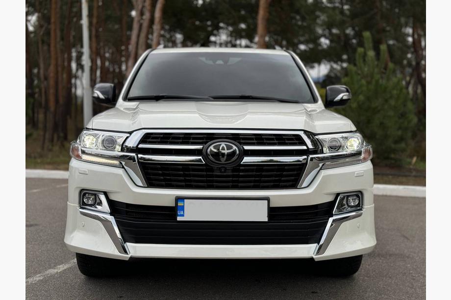 Toyota Land Cruiser 200 2007–2021 Sprednji lip spojler 2016↗ (Executive 2021) Črna barva Fotografija 7