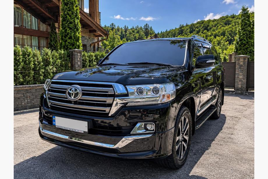 Toyota Land Cruiser 200 2007–2021 Sprednji lip spojler 2016↗ (Executive 2019) Črna barva Fotografija 3