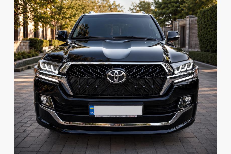 Toyota Land Cruiser 200 2007–2021 Sprednji lip spojler 2016↗ (Executive 2019) Črna barva Fotografija 6
