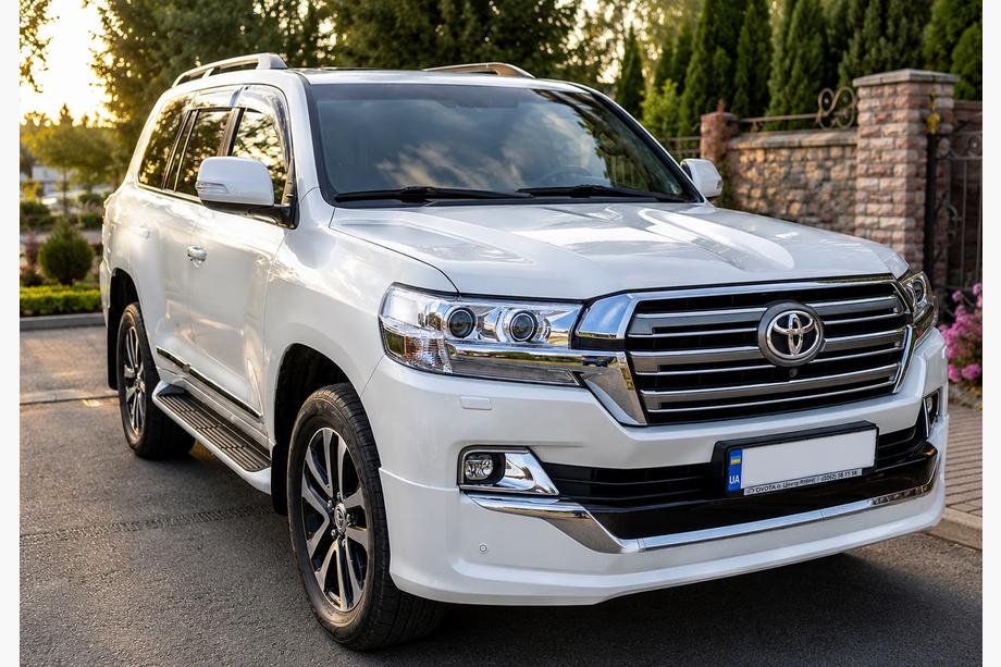 Toyota Land Cruiser 200 2007–2021 Sprednji lip spojler 2016↗ (Executive 2019) Črna barva Fotografija 4