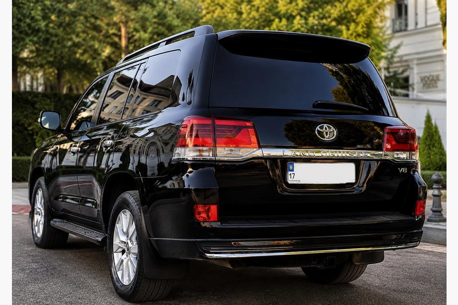 Toyota Land Cruiser 200 2007–2021 Zadnja obloga difuzorja s kromom 2016-2021 (Executive 2019/2021) Fotografija 3