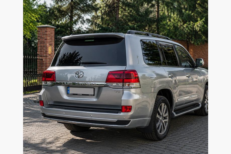 Toyota Land Cruiser 200 2007–2021 Zadnja obloga difuzorja s kromom 2016-2021 (Executive 2019/2021) Fotografija 4
