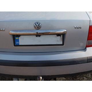 Okrasna letev nad registrsko tablico 1996-2001 (nerjaveče jeklo) Volkswagen Passat B5 1997–2005 fotografija 3