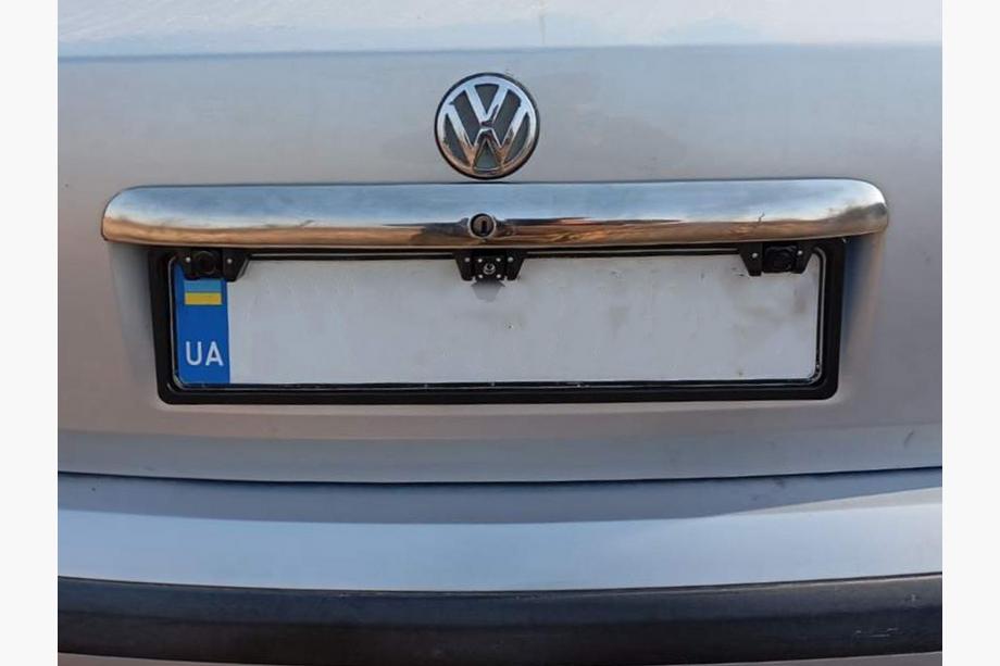 Volkswagen Passat B5 1997–2005 Okrasna letev nad registrsko tablico 1996-2001 (nerjaveče jeklo) Image