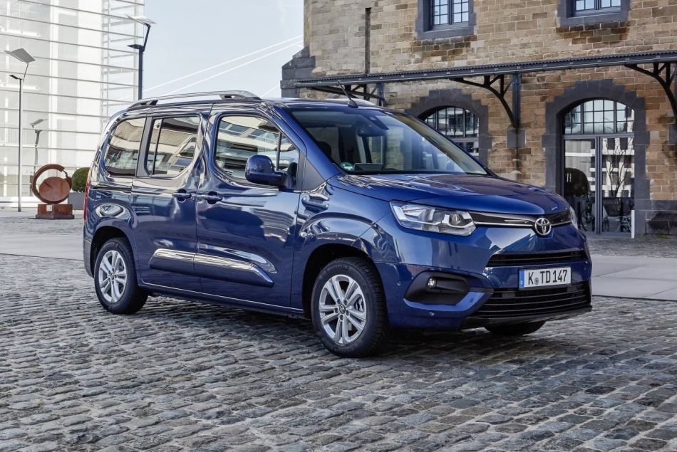 Pregled Toyota Proace City Verso: kompaktni enoprostorec za različne potrebe