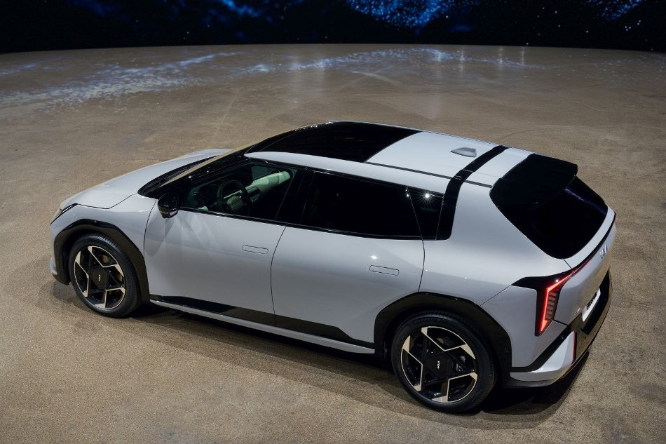 Preizkus nove električne kombilimuzine Kia EV4 Hatch