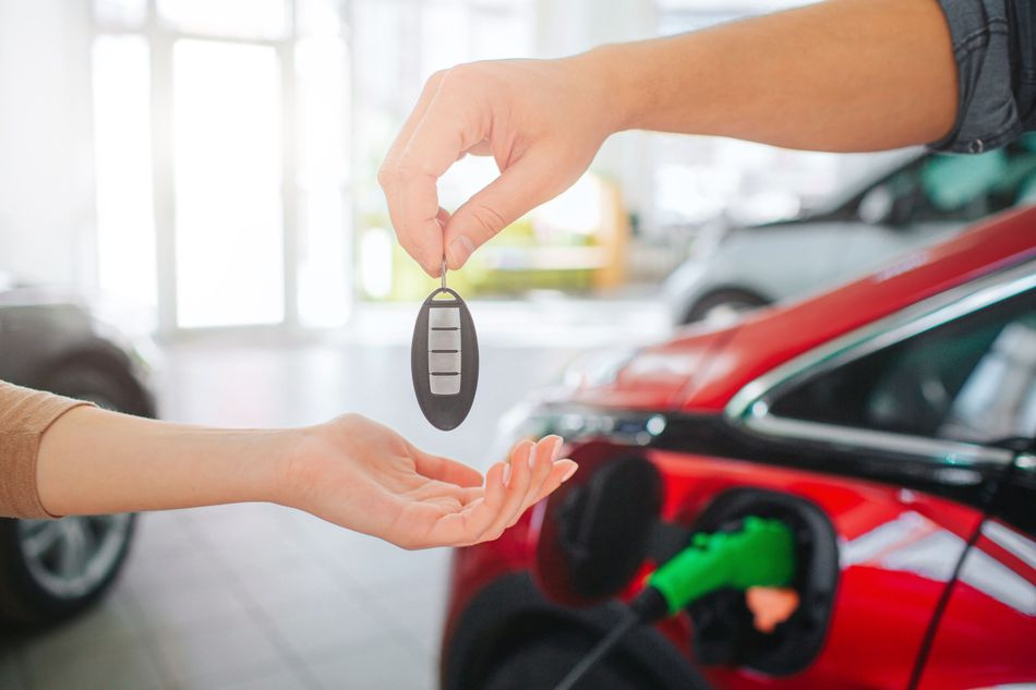Se splača kupiti električni avtomobil? Pretehtamo za in proti