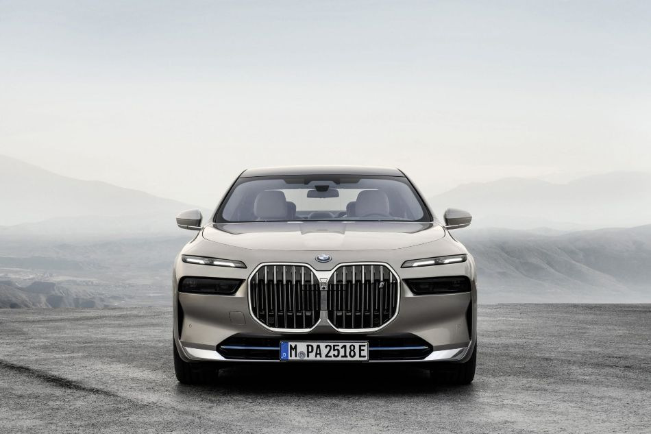 BMW i7: pregled paradne električne limuzine