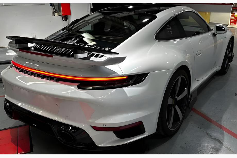 Porsche 911 (992) 2018– Zadnji odbijač kompleten Image