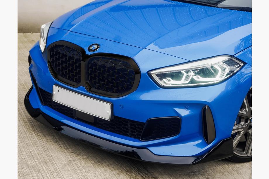 BMW serija 1 F40 2019–2024 Ledvična maska Diamond Black (1 kos) Image
