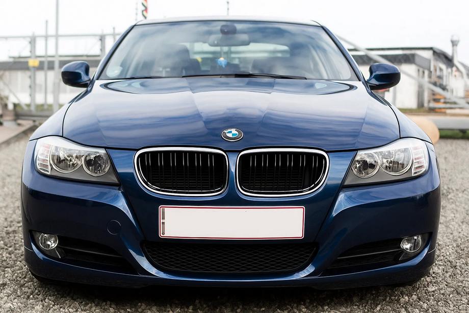 BMW serija 3 E90/E91 2005–2011 Ledvične maske M-Look (za E-90/91 2008-2011, sijajno črna s kromiranim robom) Image